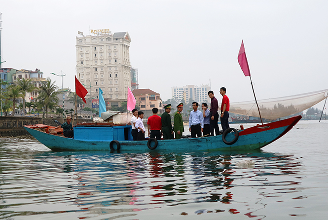 Khai thác thủy sản tận diệt: Đừng để biển "chết"