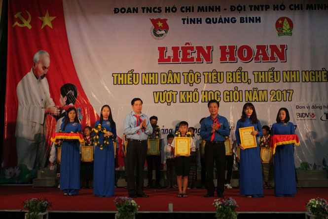Liên hoan thiếu nhi dân tộc tiêu biểu, thiếu nhi nghèo vượt khó học giỏi năm 2017