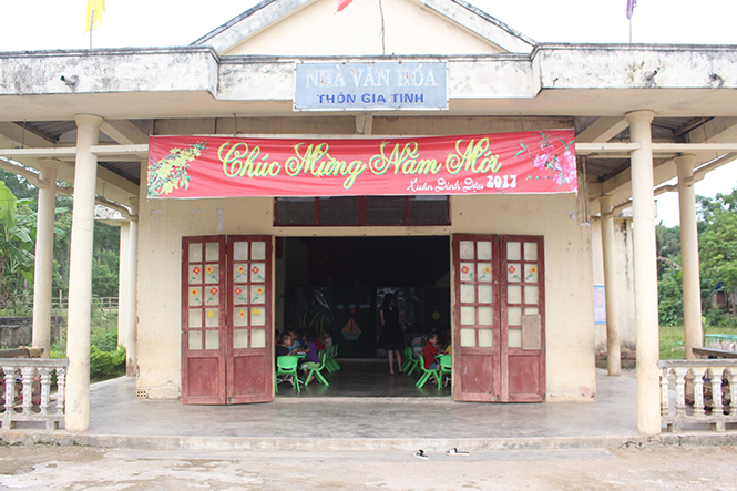 "Ăn nhờ, ở đậu" tại nhà văn hóa thôn