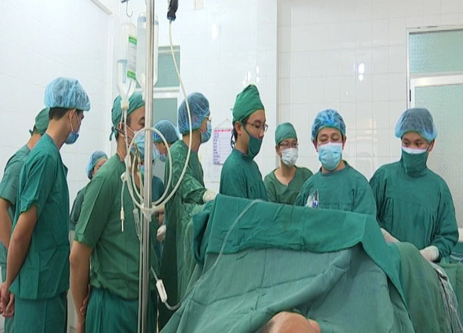 Bệnh viện đa khoa khu vực Bắc Quảng Bình: Thực hiện thành công nội soi laser tán sỏi niệu quản