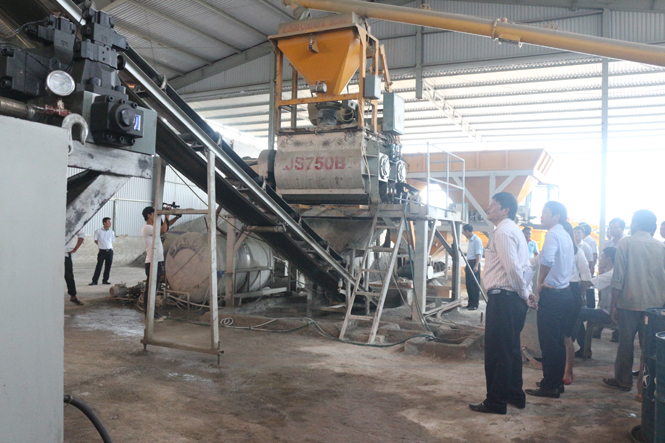 Trình diễn kỹ thuật mô hình gạch không nung thân thiện với môi trường