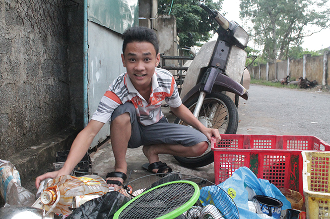 Nghị lực của cậu bé mồ côi, học giỏi