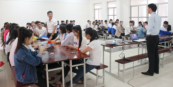 Đưa kiến thức dân số và sức khỏe sinh sản vào trường học