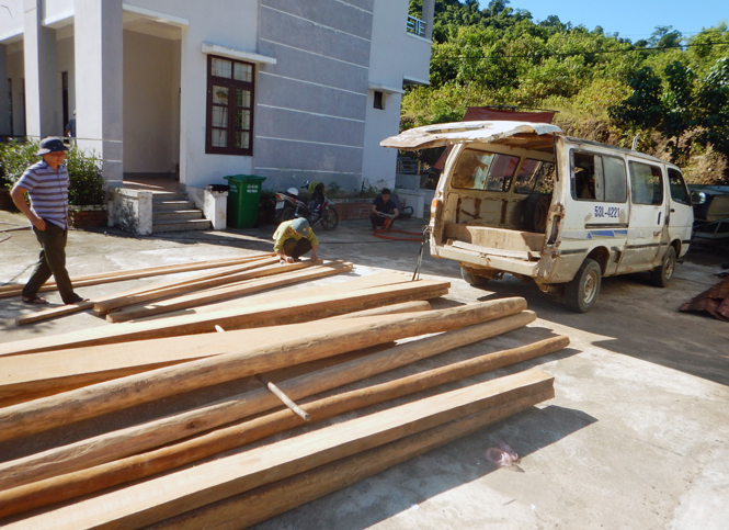Hạt Kiểm lâm Vườn quốc gia PN-KB: Bắt giữ xe ô tô vận chuyển gỗ lậu