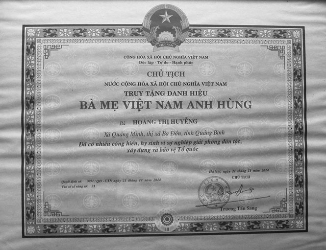 Bà mẹ Việt Nam anh hùng mưu trí cướp súng địch