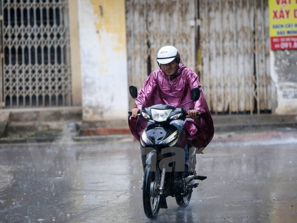 Bắc Bộ, Hà Nội mưa dông kéo dài, Trung Bộ nắng nóng trên 37 độ C