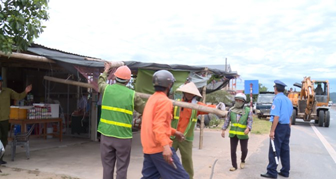TX.Ba Đồn: Ra quân lập lại trật tự hành lang ATGT đường bộ