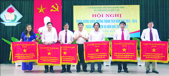 "Vì lợi ích trăm năm thì phải trồng người"