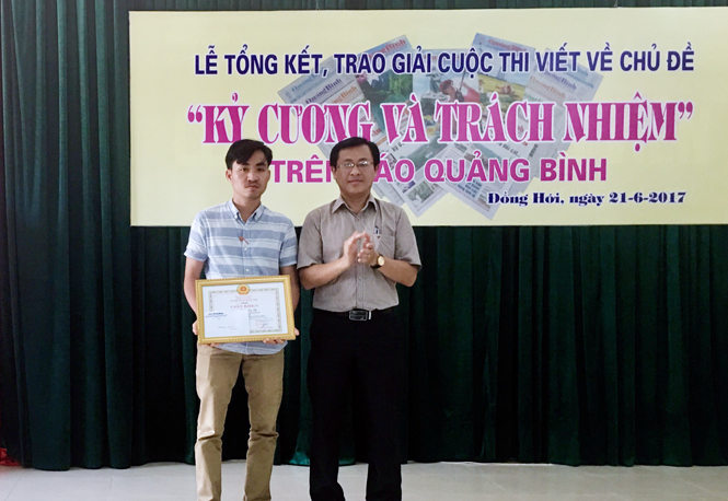 Tổng kết và trao giải cuộc thi viết về chủ đề "Kỷ cương và trách nhiệm" trên Báo Quảng Bình