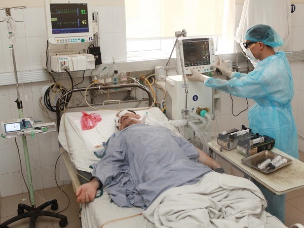 Chủ quan không tiêm phòng dại, một nam bệnh nhân nguy kịch