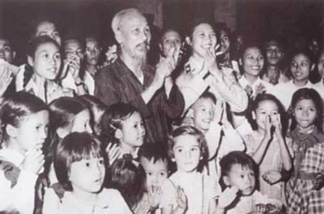 Một nhà báo, nhà thơ làm thơ về một nhà thơ, nhà báo