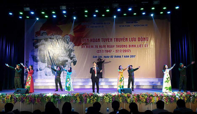 Liên hoan tuyên truyền lưu động với chủ đề "Uống nước nhớ nguồn"