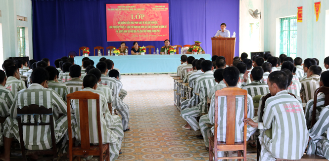 Bồi dưỡng kiến thức pháp luật cho phạm nhân Trại giam Đồng Sơn