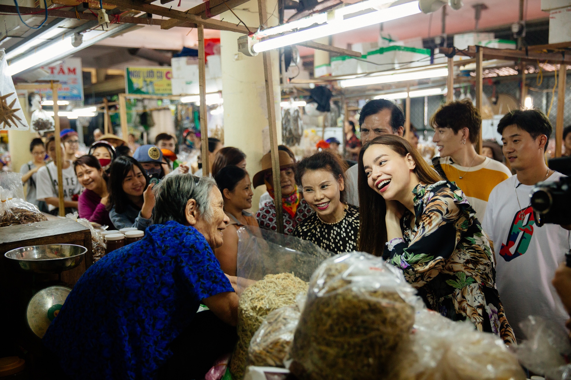 Hồ Ngọc Hà đưa Basick, Châu Đăng Khoa về thăm quê hương Đồng Hới