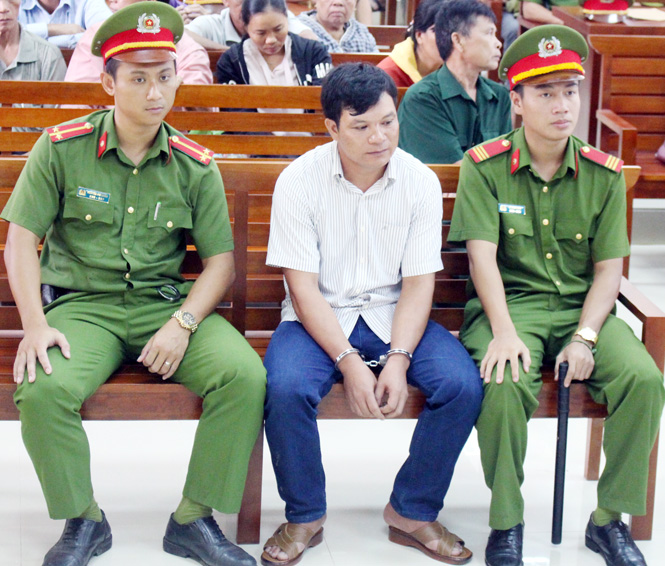 Trả hồ sơ vụ án công chức địa chính xã Hoàn Trạch chiếm đoạt tài sản