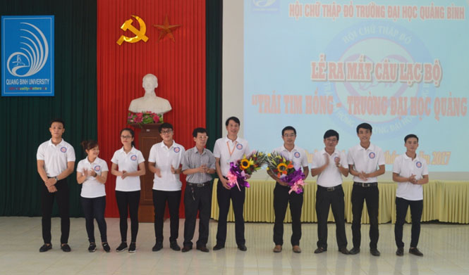 Ra mắt Câu lạc bộ "Trái tim hồng-Trường đại học Quảng Bình"