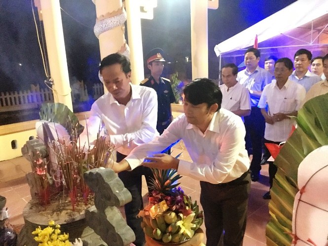 Quảng Trạch: Thắp nến tri ân các anh hùng liệt sỹ