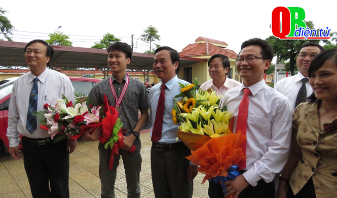Chào đón học sinh giành "cú đúp" huy chương Vàng thế giới