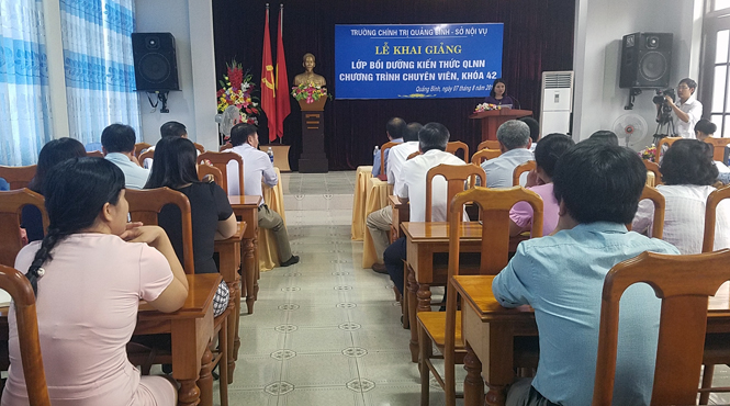 Khai giảng lớp bồi dưỡng kiến thức quản lý Nhà nước chương trình chuyên viên
