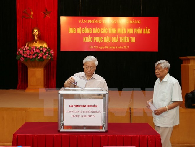 Tổng Bí thư Nguyễn Phú Trọng quyên góp ủng hộ đồng bào Tây Bắc
