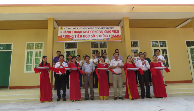 Khánh thành nhà công vụ giáo viên Trường tiểu học số 1 Hưng Trạch