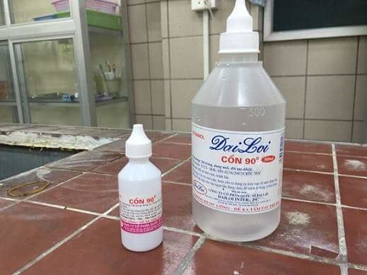 Thiệt mạng vì cồn giả chứa methanol