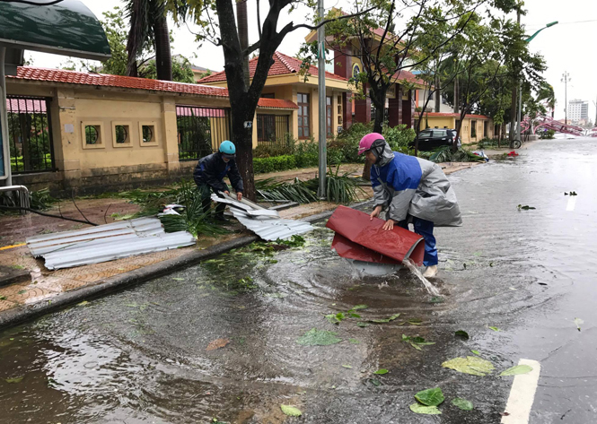 Bão số 10 suy yếu thành áp thấp, lũ trên các sông ở Quảng Bình đang lên