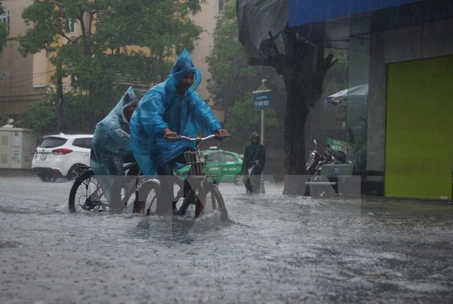 Khu vực Thanh Hoá-Thừa Thiên-Huế ngày nắng nóng, đêm có mưa rào và dông vài nơi