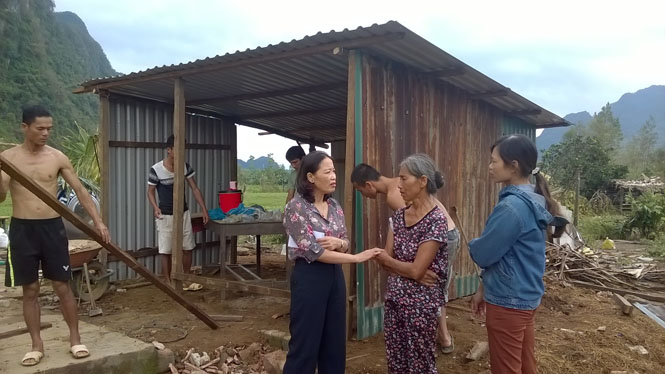 Các đơn vị thăm, hỗ trợ người dân bị thiệt hại do bão