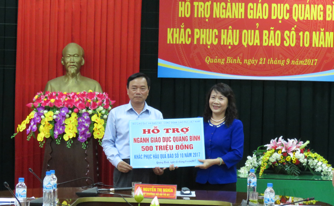 Bộ Giáo dục-Đào tạo hỗ trợ ngành Giáo dục Quảng Bình 600 triệu đồng khắc phục hậu quả mưa bão