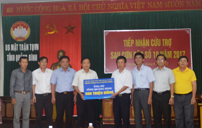 Công đoàn ngành Thông tin và Truyền thông Việt Nam hỗ trợ Quảng Bình 500 triệu đồng