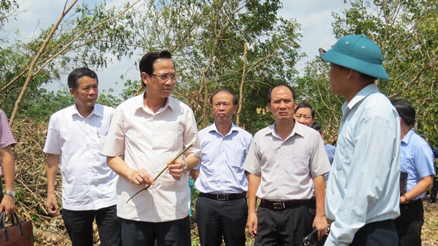 Bộ trưởng Bộ Lao động-Thương binh và Xã hội thăm bà con vùng bão Bố Trạch