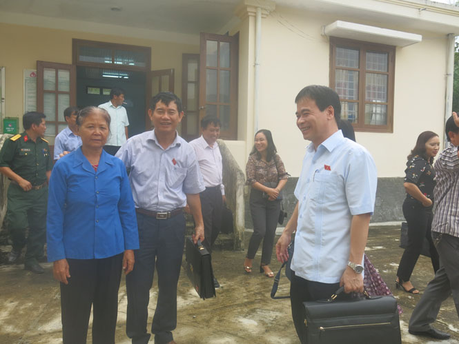 Đoàn đại biểu Quốc hội tỉnh tiếp xúc cử tri tại huyện Minh Hóa và Tuyên Hóa