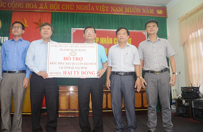 Ngân hàng Nhà nước Việt Nam hỗ trợ Quảng Bình 2 tỷ đồng