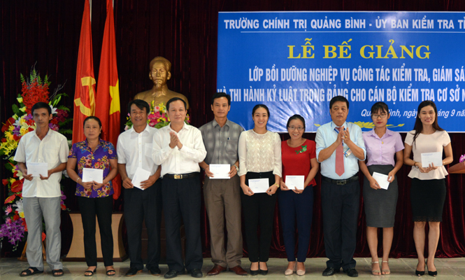 Bế giảng lớp bồi dưỡng nghiệp vụ công tác kiểm tra, giám sát và thi hành kỷ luật trong Đảng