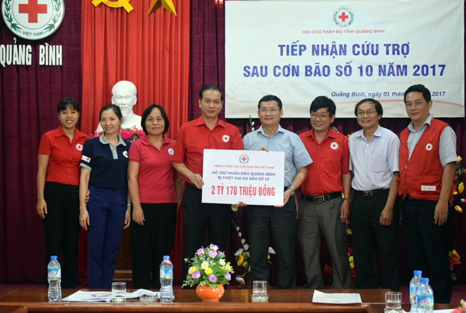 Hỗ trợ người dân vùng bị thiệt hại do bão số 10
