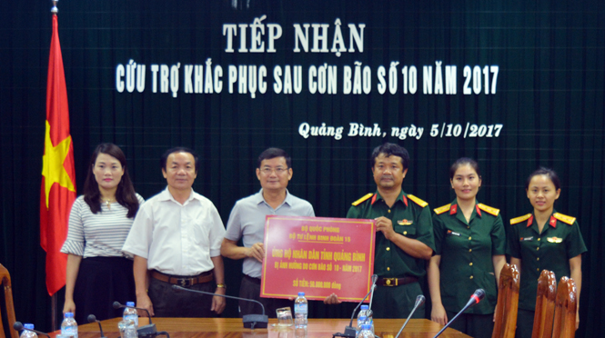 Bộ Tư lệnh Binh đoàn 15 hỗ trợ Quảng Bình khắc phục thiệt hại do bão số 10