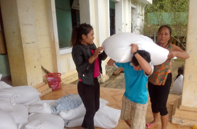 Phân bổ 2.500 tấn gạo hỗ trợ người dân bị ảnh hưởng do bão số 10
