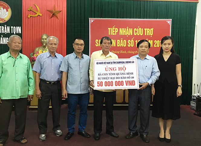 Hội Người Việt Nam tại tỉnh Champasak hỗ trợ Quảng Bình khắc phục hậu quả thiên tai