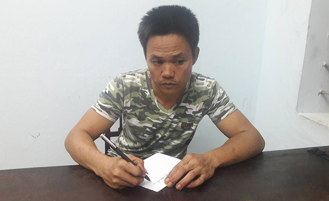 Vận động đối tượng truy nã ra đầu thú