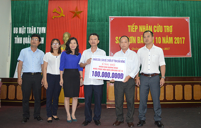Ủy ban MTTQVN tỉnh Đắk Nông hỗ trợ tỉnh ta khắc phục hậu quả thiên tai