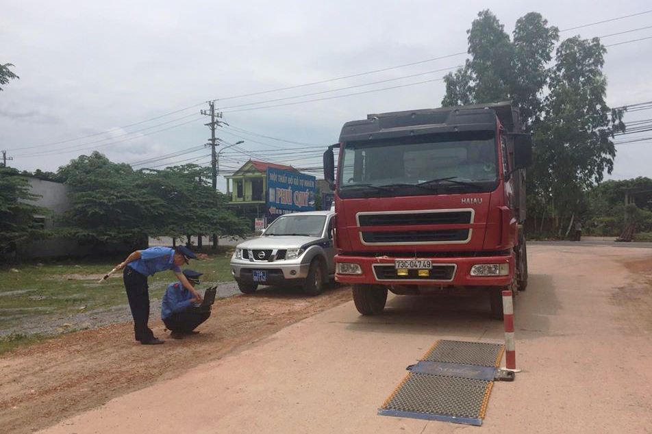 Xử phạt các phương tiện vi phạm tải trọng gần 2,3 tỷ đồng