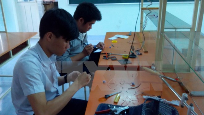 Hai học sinh sáng tạo máy đọc tài liệu dành cho người khiếm thị