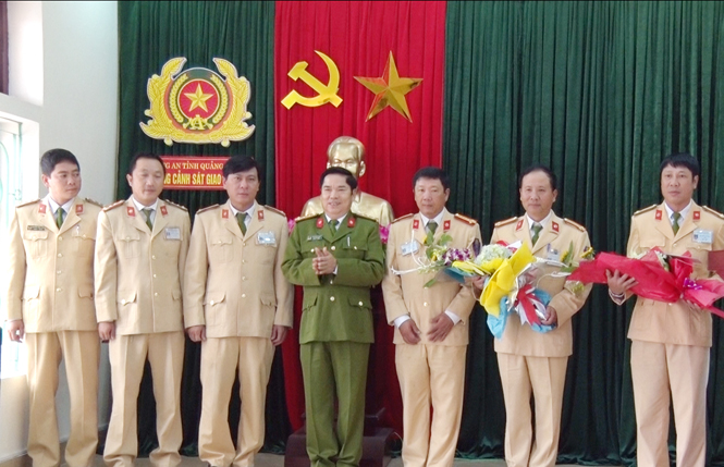 Thưởng nóng lực lượng Công an bắt giữ xe ô tô vận chuyển ma túy và vũ khí