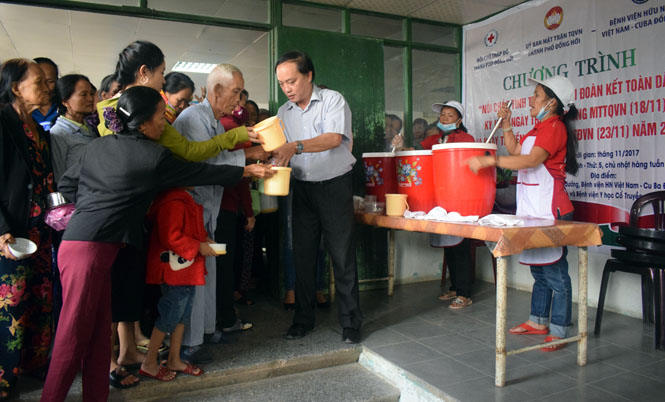 TP. Đồng Hới tổ chức chương trình 'Nồi cháo tình thương' đại đoàn kết toàn dân