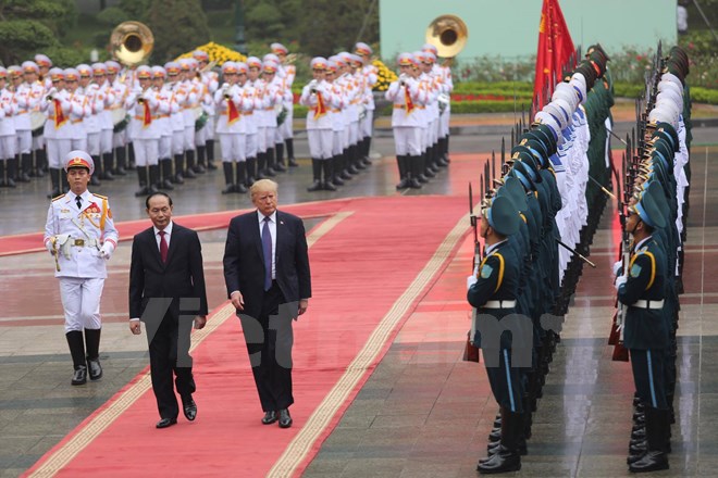 Chủ tịch nước Trần Đại Quang chủ trì lễ đón Tổng thống Donald Trump