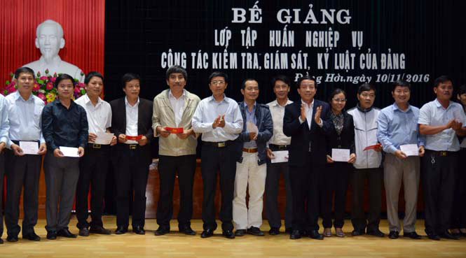 Kiểm tra tổ chức đảng và đảng viên khi có dấu hiệu vi phạm ở Đảng bộ Khối CCQ tỉnh: Khó khăn và yêu cầu đặt ra