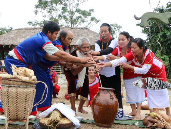 Nhiều hoạt động chào năm mới 2018 tại Làng Văn hóa du lịch