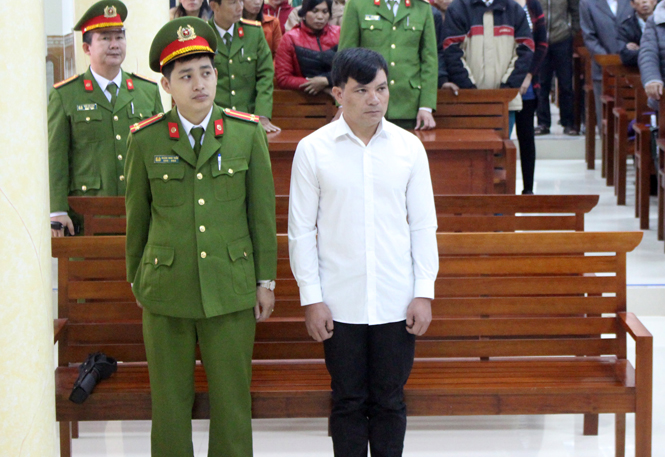 Tiếp tục xét xử vụ án công chức địa chính xã Hoàn Trạch chiếm đoạt tài sản