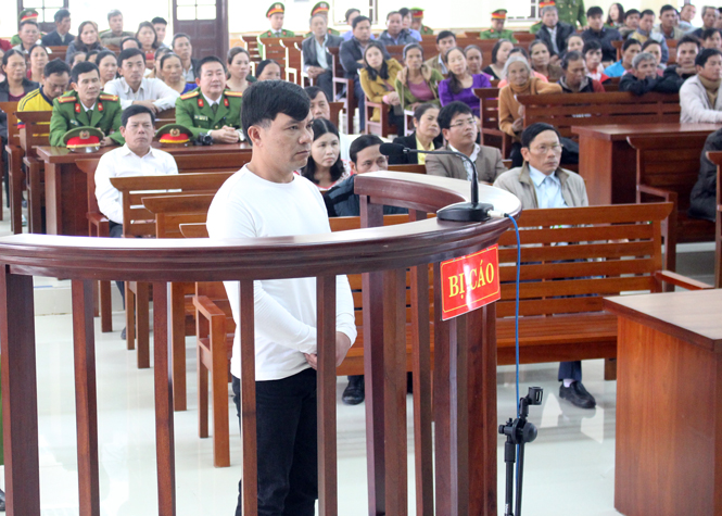Vụ cán bộ địa chính xã Hoàn Trạch, nhiều tình tiết cần được làm rõ